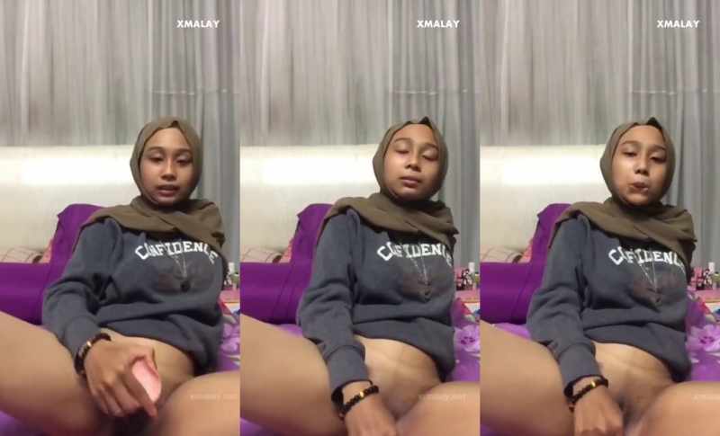 Hijabi Girl Masturbating